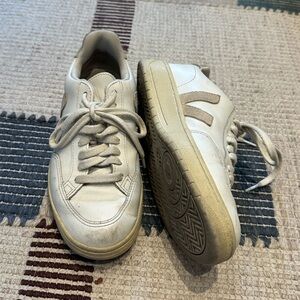 Veja V12 Sneakers